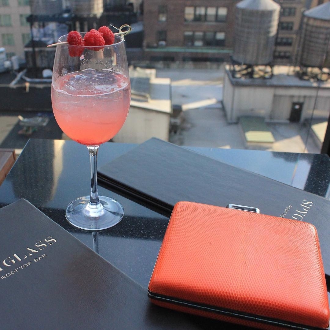 Mid-day refreshment!
 @alexandraclancyny…  #rooftopbarsnyc #nyclife #nycnightlif…
