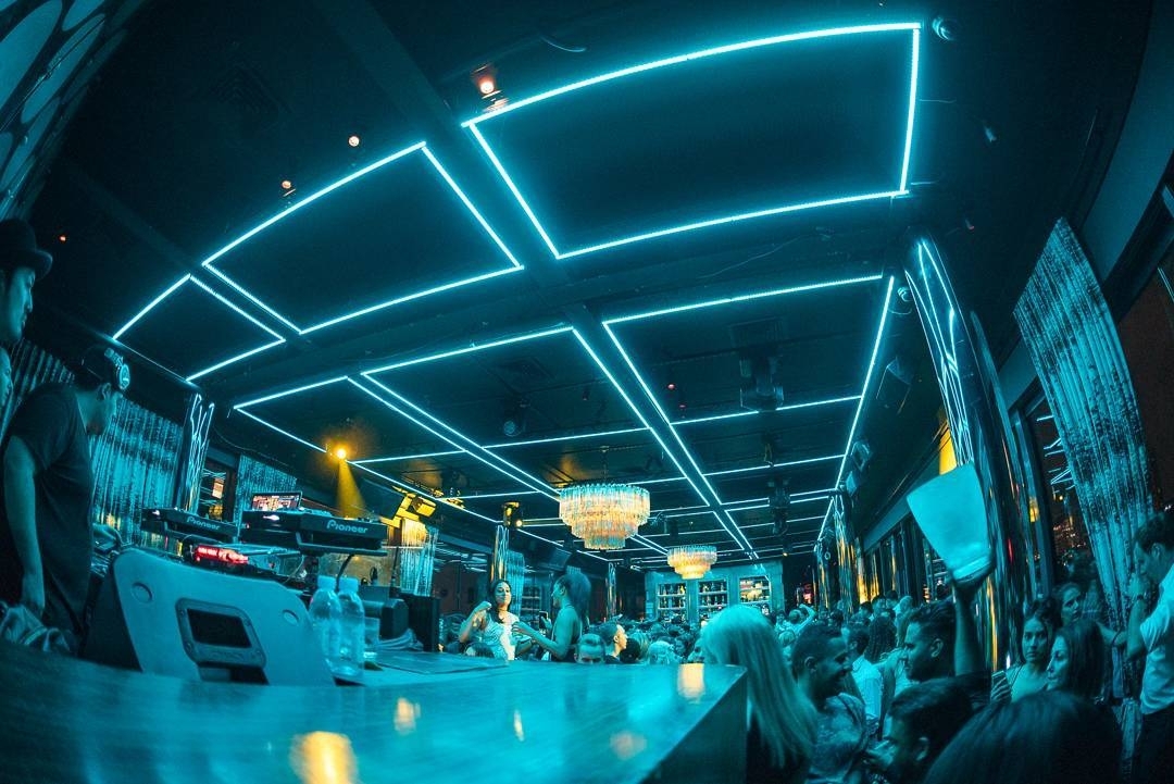 Glowin’ up …  #rooftopbarsnyc #nyclife #nycnightlife…