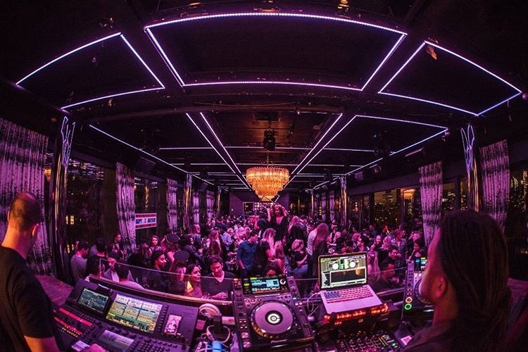 Mondays are better here …  #rooftopbarsnyc #nyclife #nycnightlife…