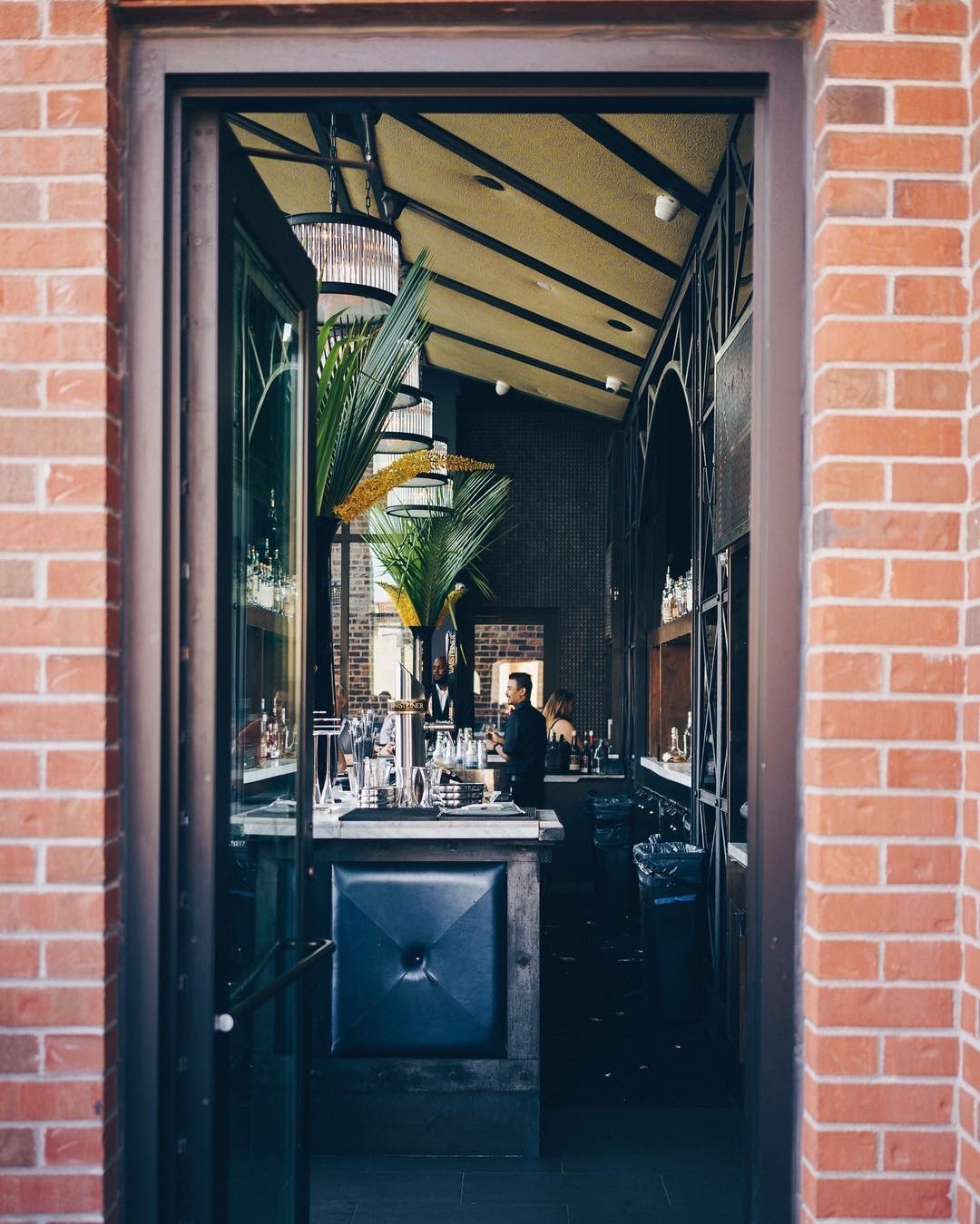 Outside looking in….
: @monaris_…  #rooftopbarsnyc #nyclife #nycnightlife…