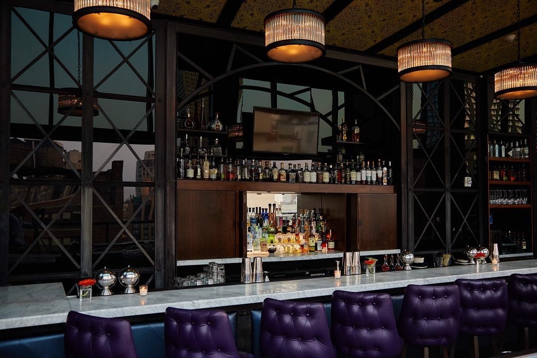 Escape straight to the bar…. #rooftopbarsnyc #nyclife #nycnightlife…