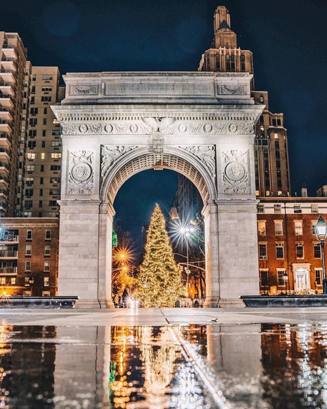 It’s a #wonderfulwednesday in #NYC  bright lights and holiday decorShare your #f…