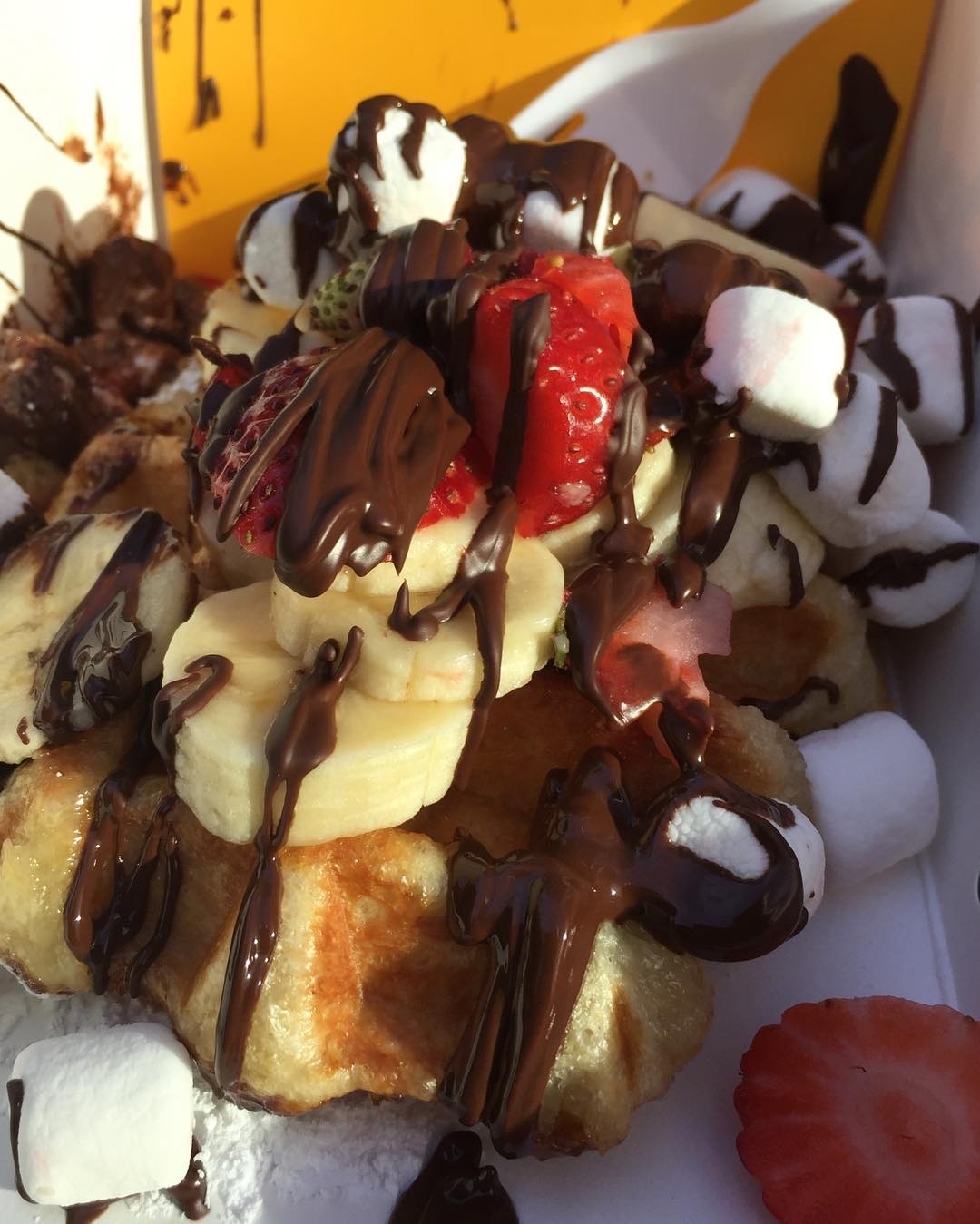 Fill up your tummy with some good #belgiansweets from #wafflesanddinges #nocheat…