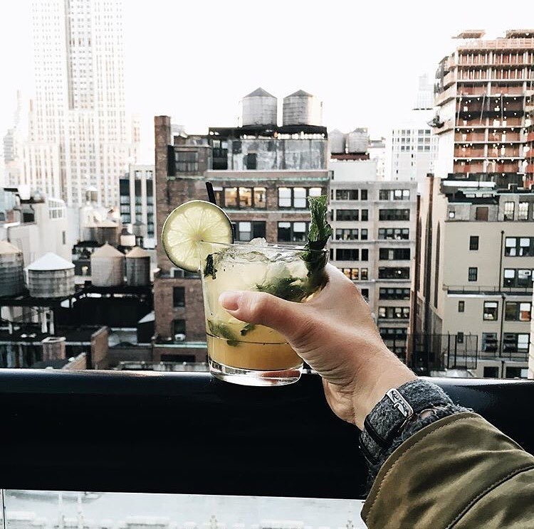 It might be cold out, but we’re drinking summer in a glass.
: @donnairene_ #regr…