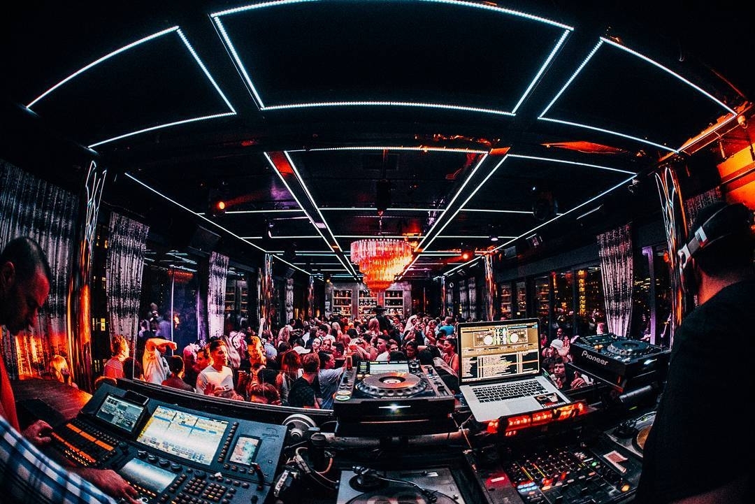 … #rooftopbarsnyc #nyclife #nycnightlife…