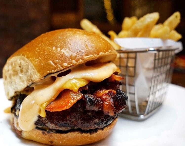 @DavidBurkeFabrick does not play when it comes to burgers: American cheese, bac……