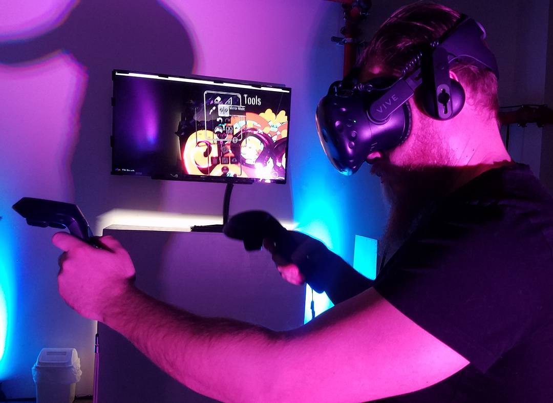 @mdot_season working on a new #VRartwork with #Tiltbrush as part of his residenc…