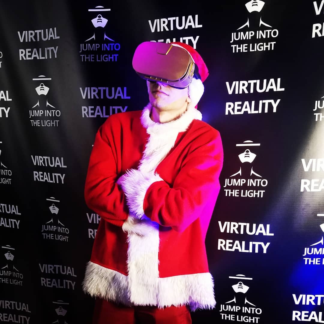 Santacon!! 🖒
.
.
180 Orchard st .
.
#santa #santacon #nyc #newyork #les #virtual…