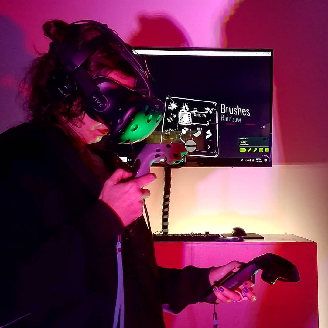 @carrieableart working on her #VRart piece as part of her residency @jumpintothe…