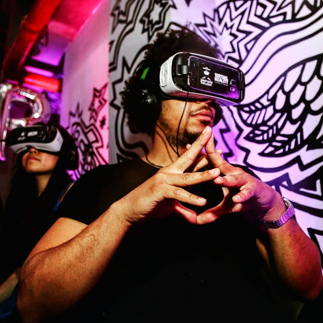 Contemplating about the future in #VR .
180 Orchard st
.
#VirtualReality #contem…