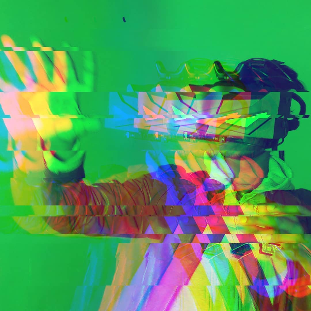 The simulation is glitchy today!!
.
#vrcinema #jumpintothelight #jitl #vr #ar #v…