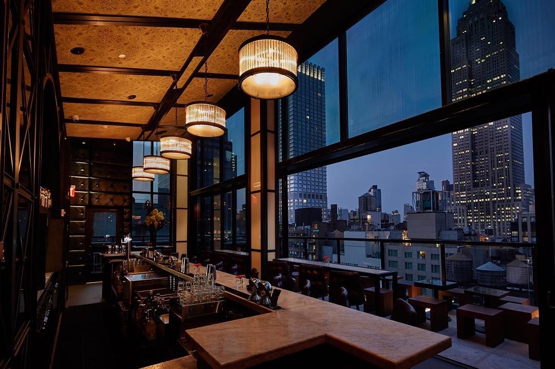 Warm up with a cocktail and a view …  #rooftopbarsnyc #nyclife #nycnightlife…