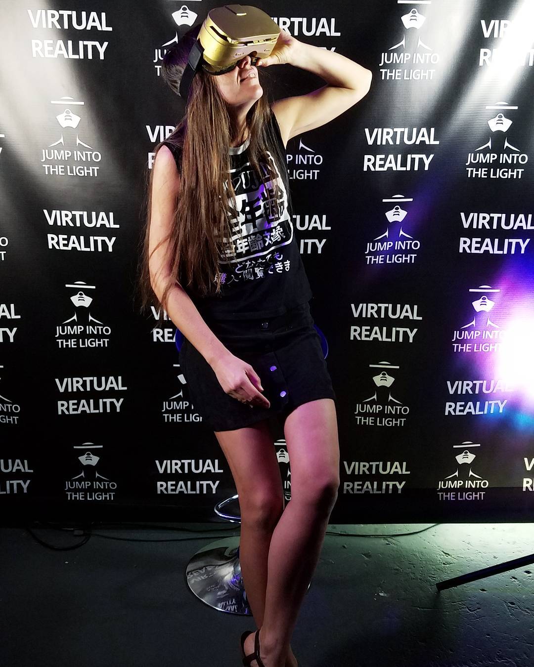 Check out our new hot step and repeat come in and take pics with golden goggles
…