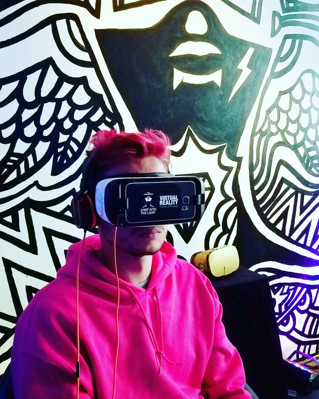 Elevate your day! Come thru for Music, Art and VR – start at 8pm .
.
.
.
#vr #pa…
