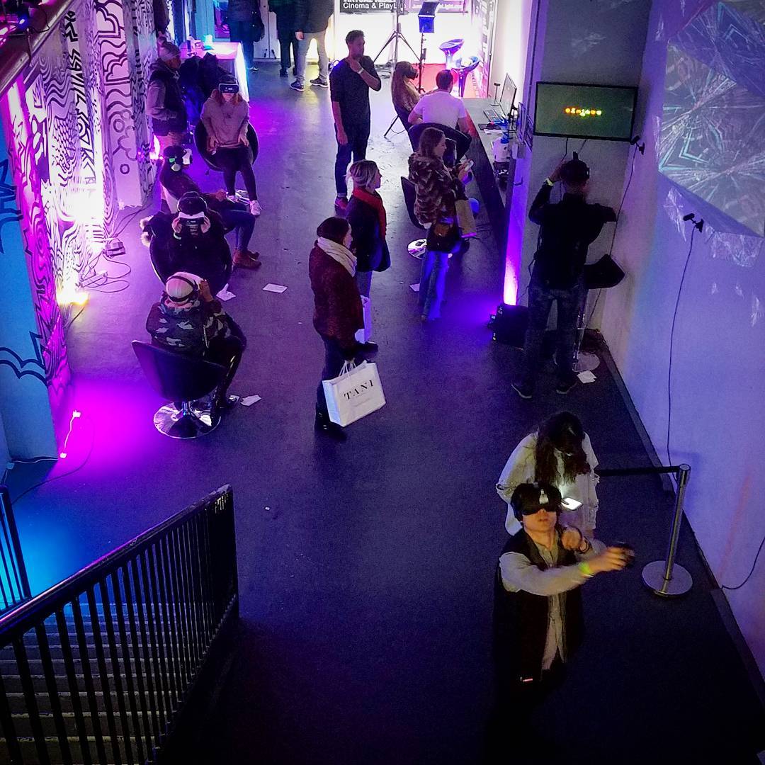 VR Saturday!
.
.
.
#jumpintothelight #jitl #vr #VIRTUALREALITY #nightlife #fun #…