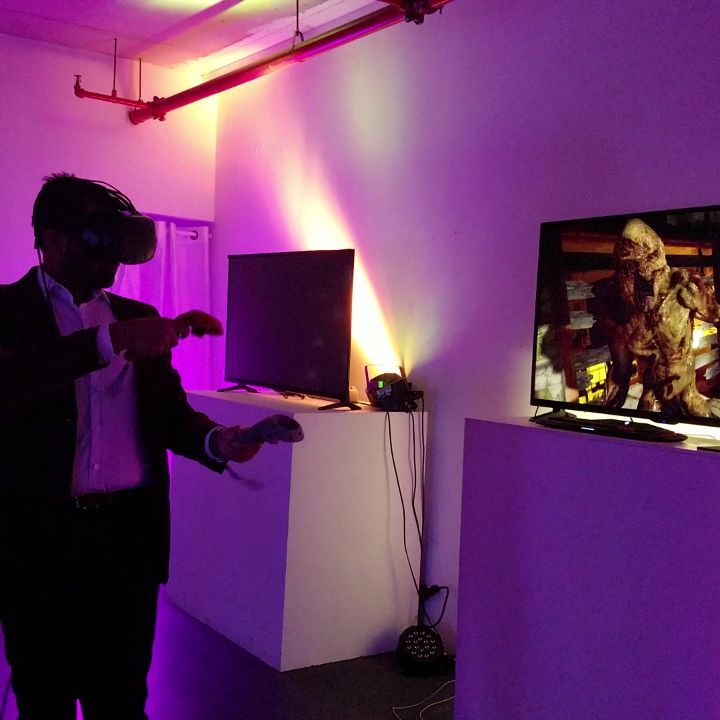 Shooting zombies like a pro!
.
.
180 Orchard St
.
.
#VIRTUALREALITY #vr #ar #vrc…
