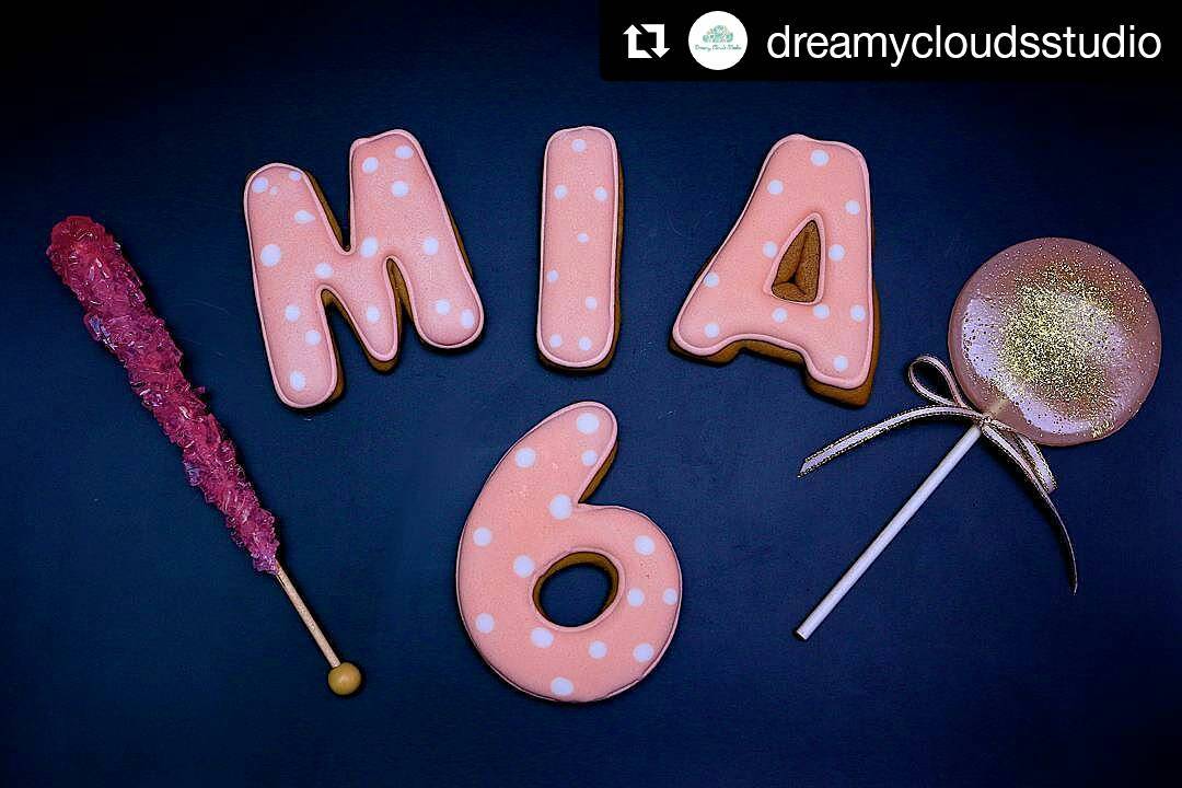 #Repost @dreamycloudsstudio ・・・
#birthdaynyc#pink#dots#girlbirthdaycake#girlbirt…