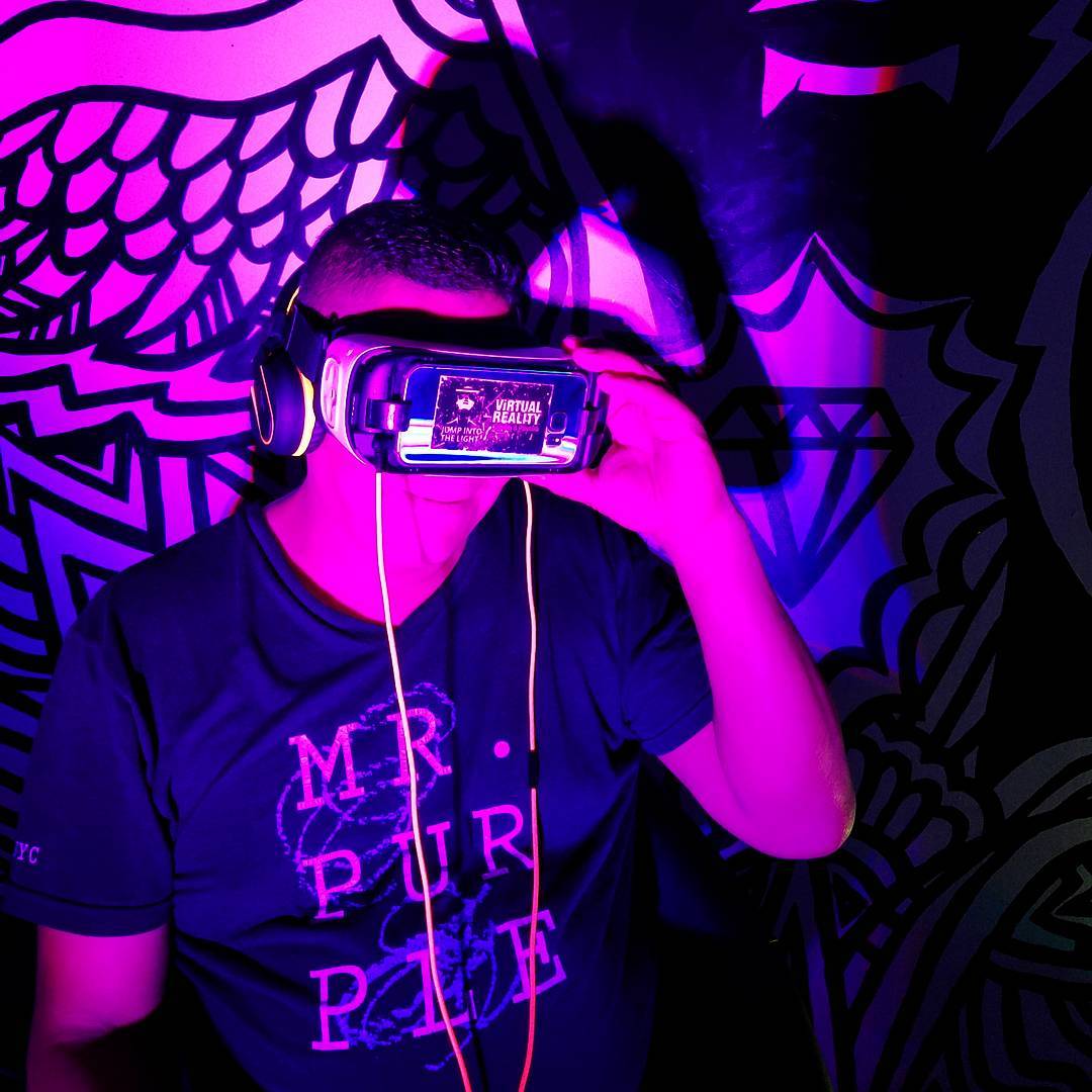 Visit from Mr. Purple! @jumpintothelightnow

#mrpurple #visit #virtualreality #v…