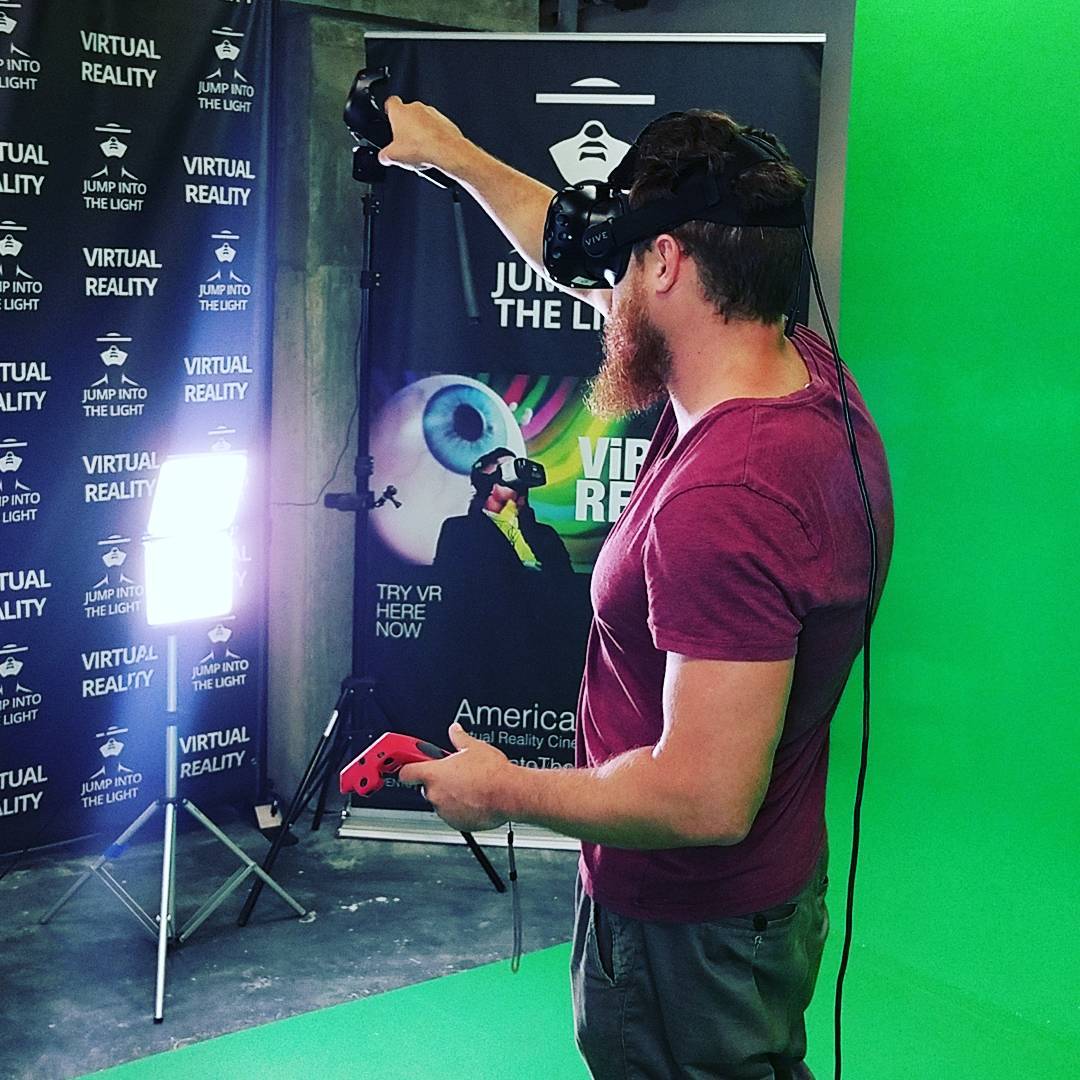 @mdot_season painting in #VR @jumpintothelightnow Stay tuned for mixed reality v…