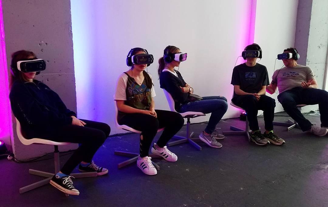 Jump into vr with you squad! Share the experience!  @jumpintothelightnow 
#virtu…