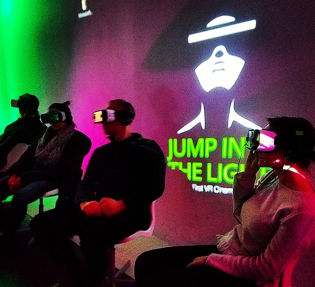 The future is now!!
#jumpintotgelight #vrcinema #vrplaylabab #nyc…