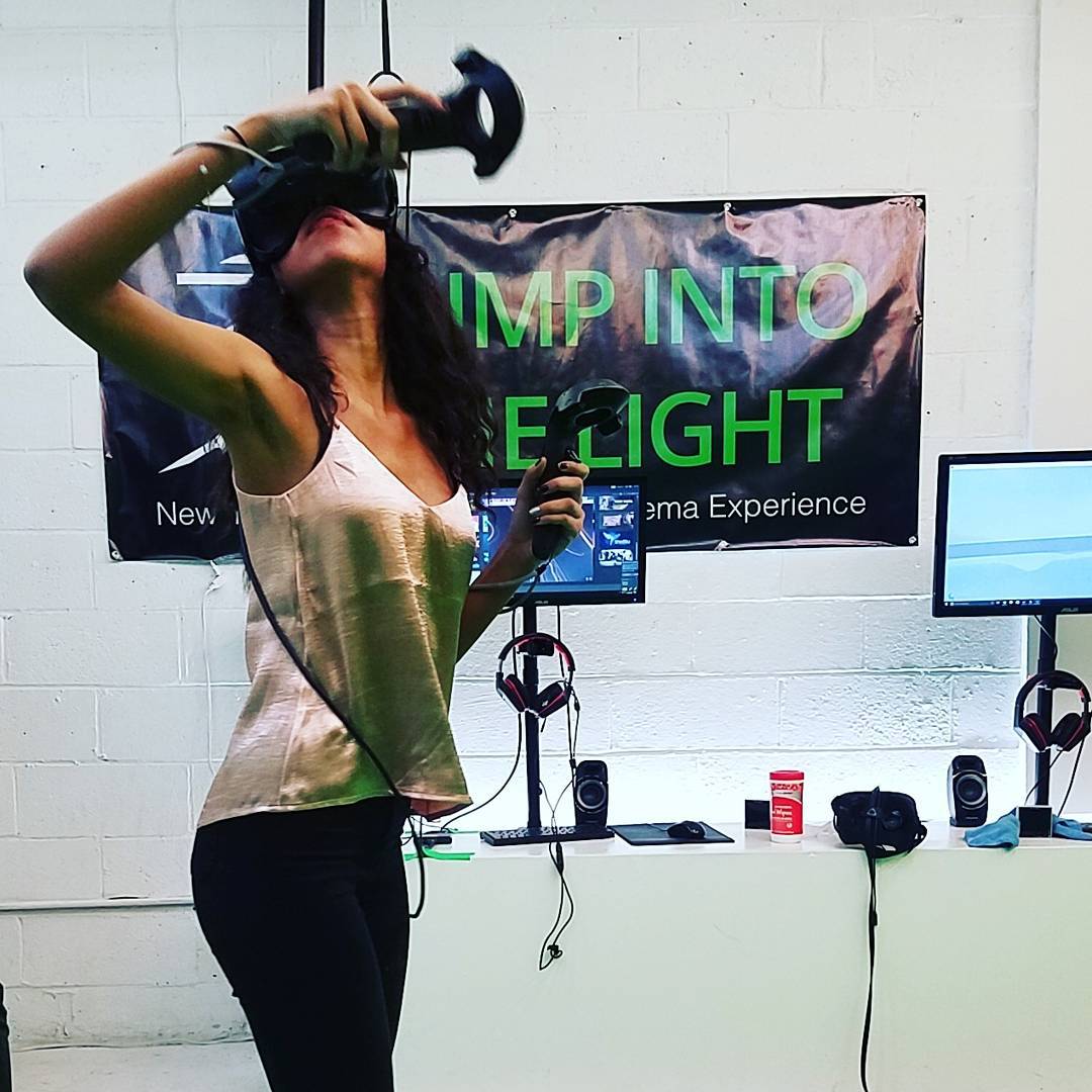 Get creative in VR.  Try 3D painting with tiltbrush 
@jumpintothelightnow 
#VRar…