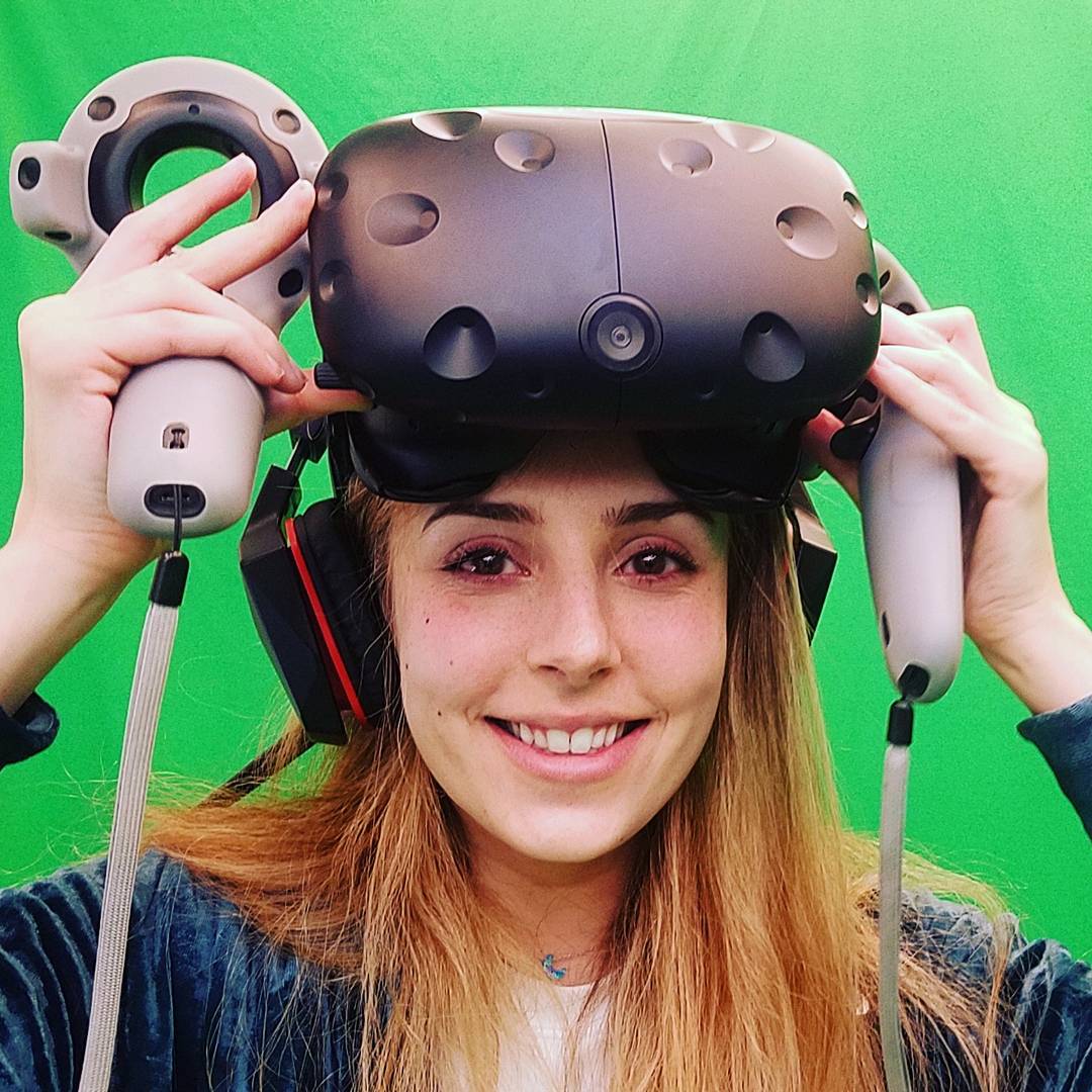 Good vibes! Try some new VR @jumpintothelightnow 
#funtimes #happy #smile #girl …