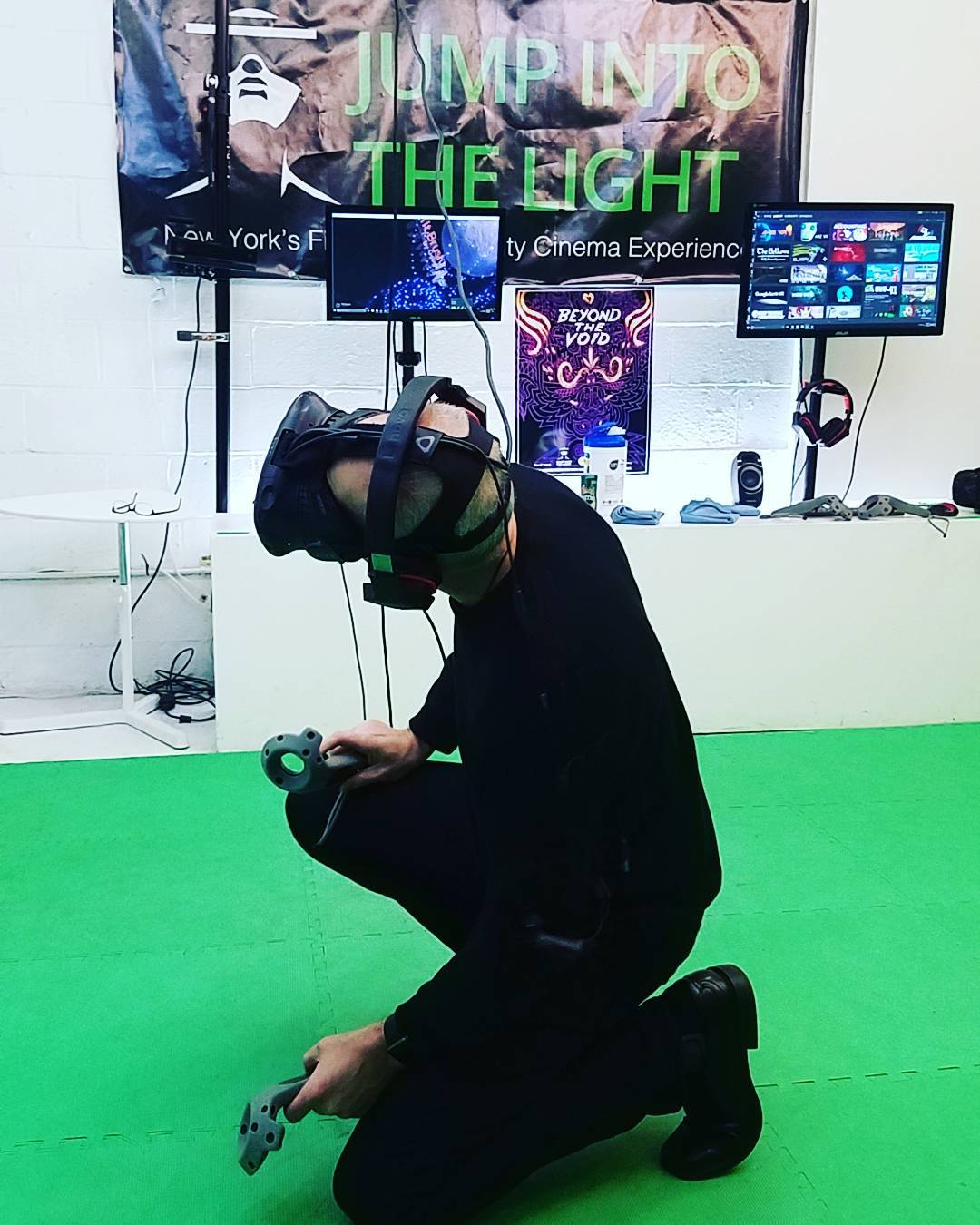 Never stop exploring! 
#virtualreality #jumpintothelight #exploreVR #worlds #vr …