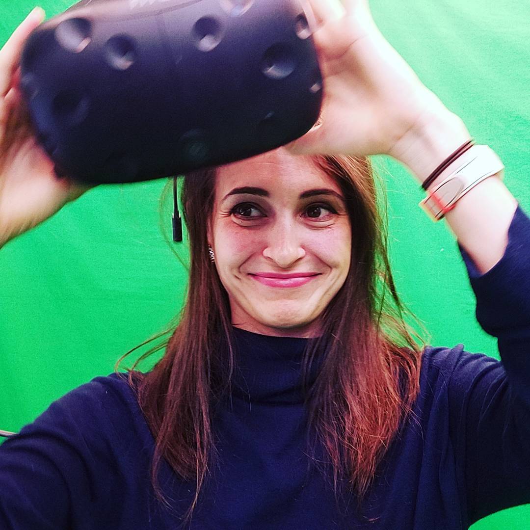 VR makes people happy 
Jump Into The Light
#happy #girl #vr #jumpintothelight #v…