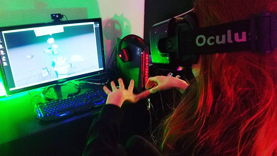 VR is    Oculus is waiting for you! @jumpintothelightnow
#virtualreality #vrcine…