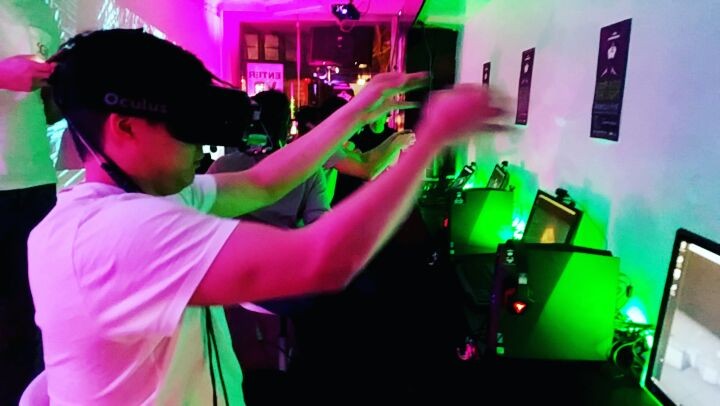 Just making a million of those things!!

#wizard #experience #vr #vrcinema #vrpl…