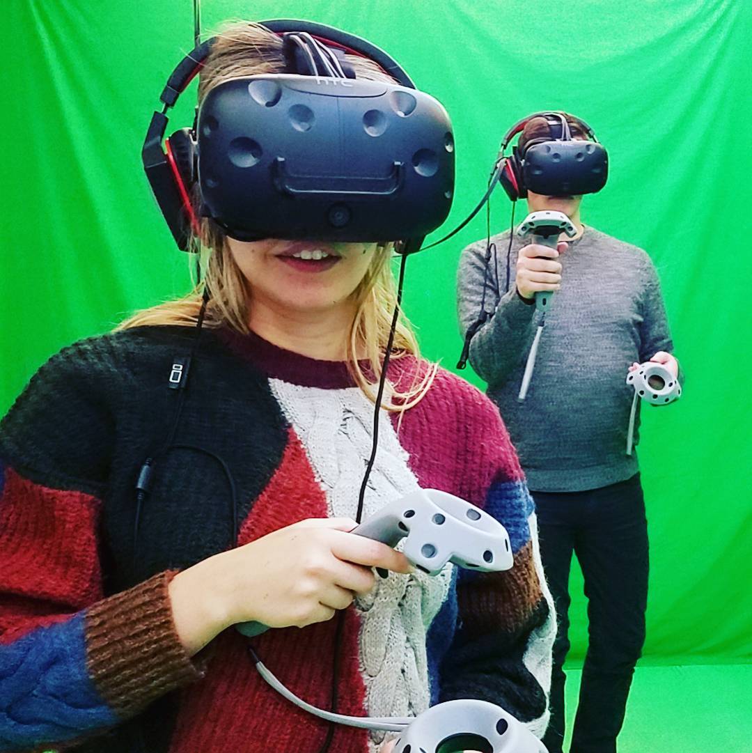 Sundays are perfect for new experiences, explore VR @jumpintothelightnow

#vrcin…