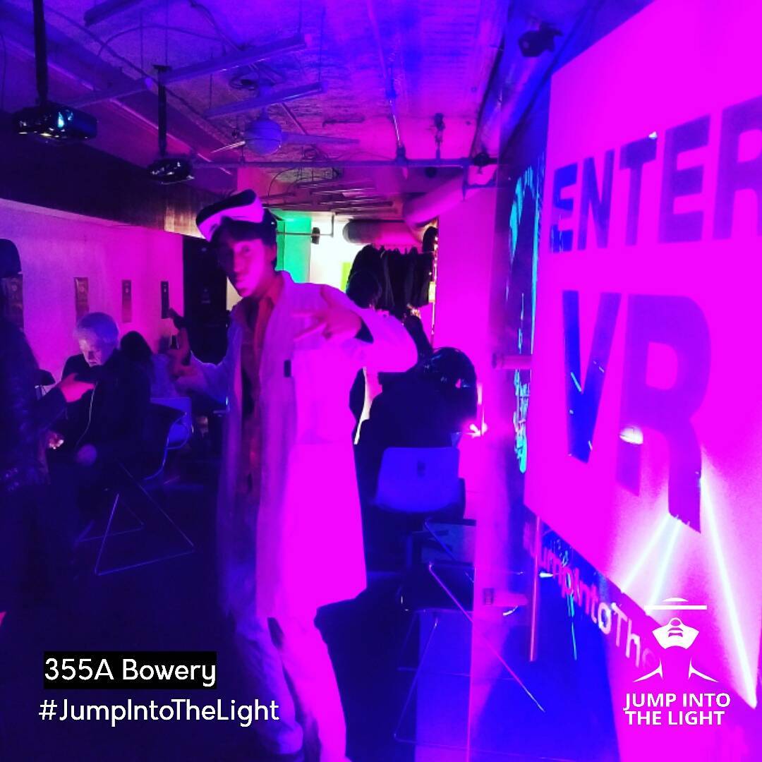 Nothing can substitutte the experience. Enter VR @jumpintothelightnow 
#vrcinema…