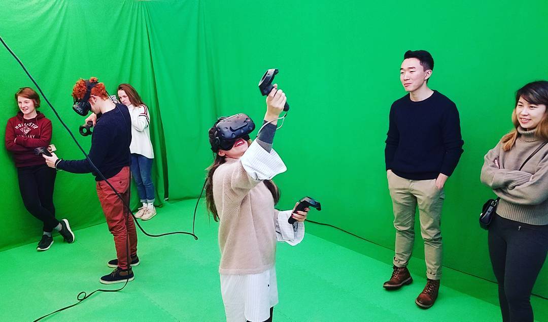 Virtual Reality with your squad!! Share the joy!!
@jumpintothelightnow
°°°°°°°°°…