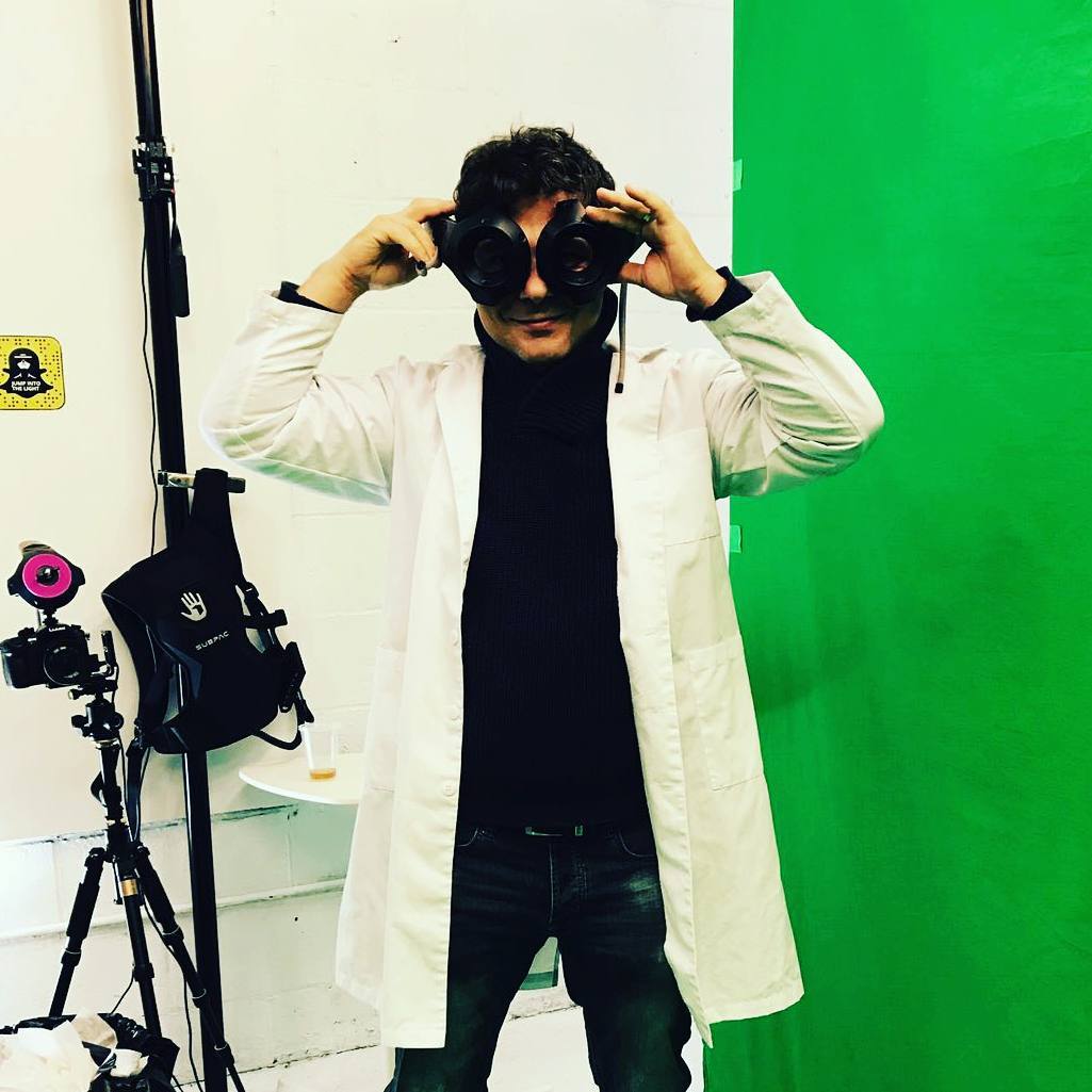 Mad scientist!!!
VR is mind-blowing!! Experience it!! #science #virtualreality #…