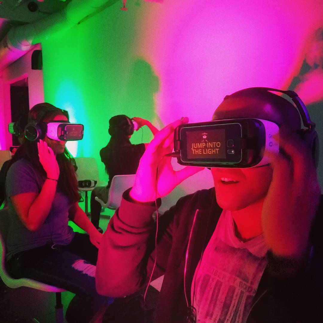 Enter VR!! #JumpIntoTheLight #JITL #virtualreality #NYVR #355Bowery #Cinema #pla…