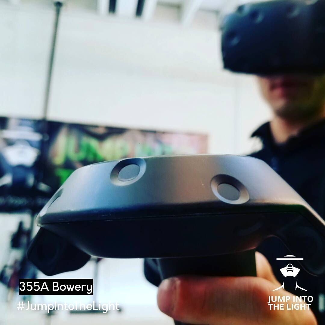 Enter VR

#JumpIntoTheLight #JITL #vr #virtualreality #instagood #VRcinema #VRpl…