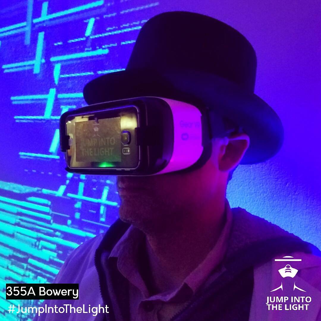 You can leave your hat on!
#JumpIntoTheLight #JITL #vrcinema #VRplaylab #vrexper…