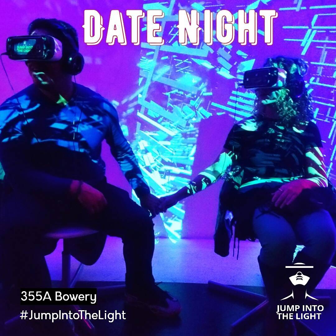 Experience virtual reality with your better half. Date night in VR

#date #daten…