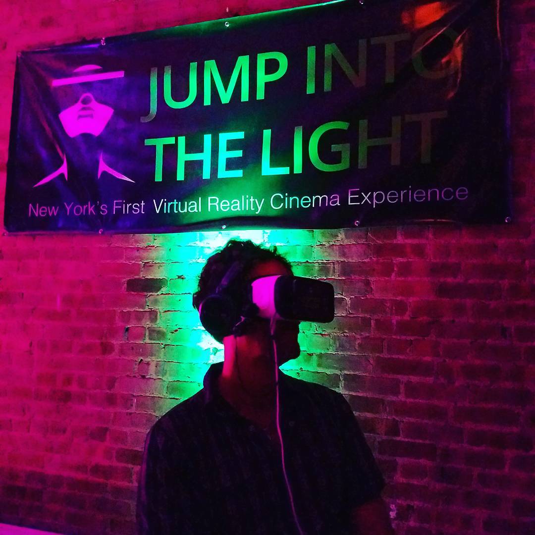Here and now

#JumpIntoTheLight #vrcinema #virtualreality…