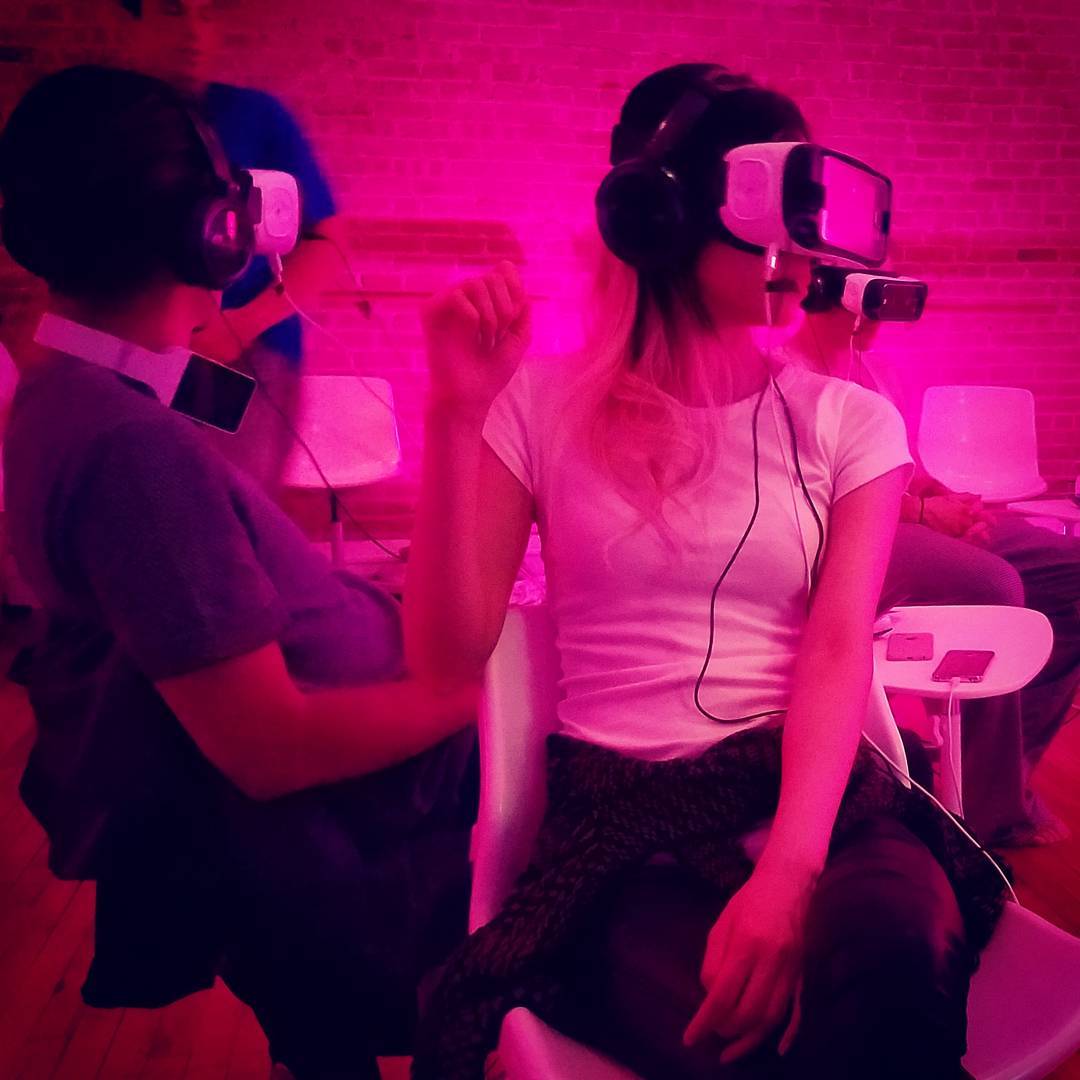 Let’s travell the World tonight! Virtually!

#JumpIntoTheLight #JITL #virtualrea…