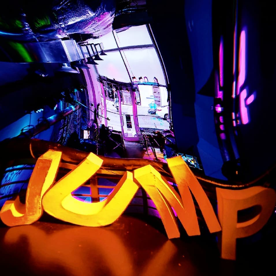Bored with reality?? Jump into the light and explore virtual worlds, games and e…