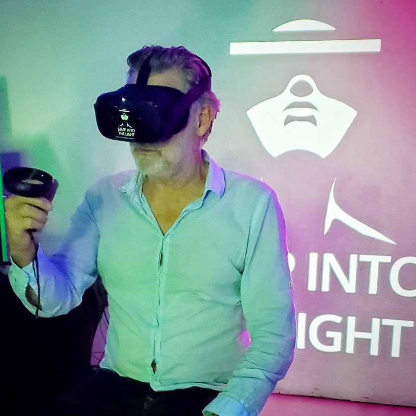 Actor Bill Pullman exploring immersive VR and AR technology @jumpintothelightnow…