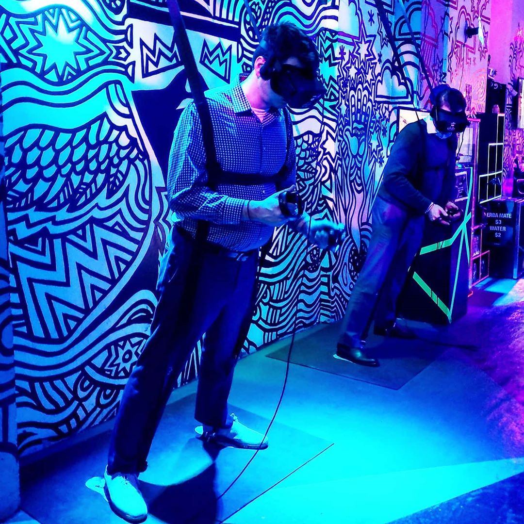 Skydiving in VR is super fun, come and jump out of a virtual airplane!!
.
.
180 …