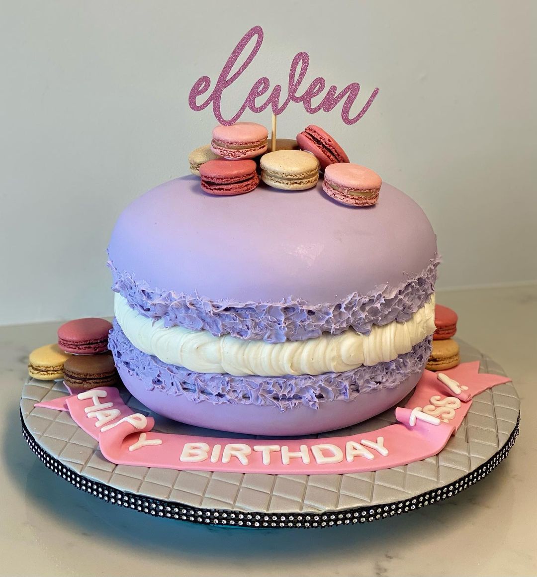 How sweet it is to bake again!  #satinicefondant #satinice #macaroncake #birthda…