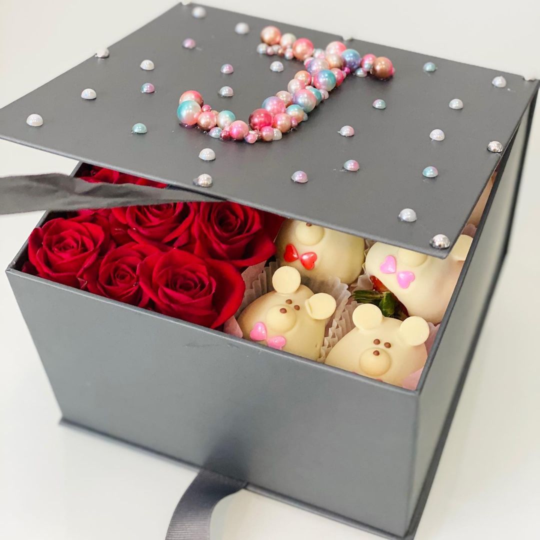 Gift box 
⠀ 
We create boxes with fresh flowers and strawberries in chocolate  D…