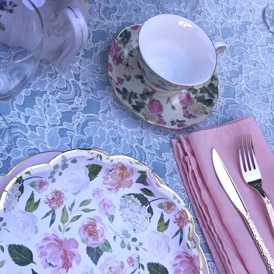 Ethereal VINTAGE TEA PARTY 
To achieve this vintage look each table was dressed …