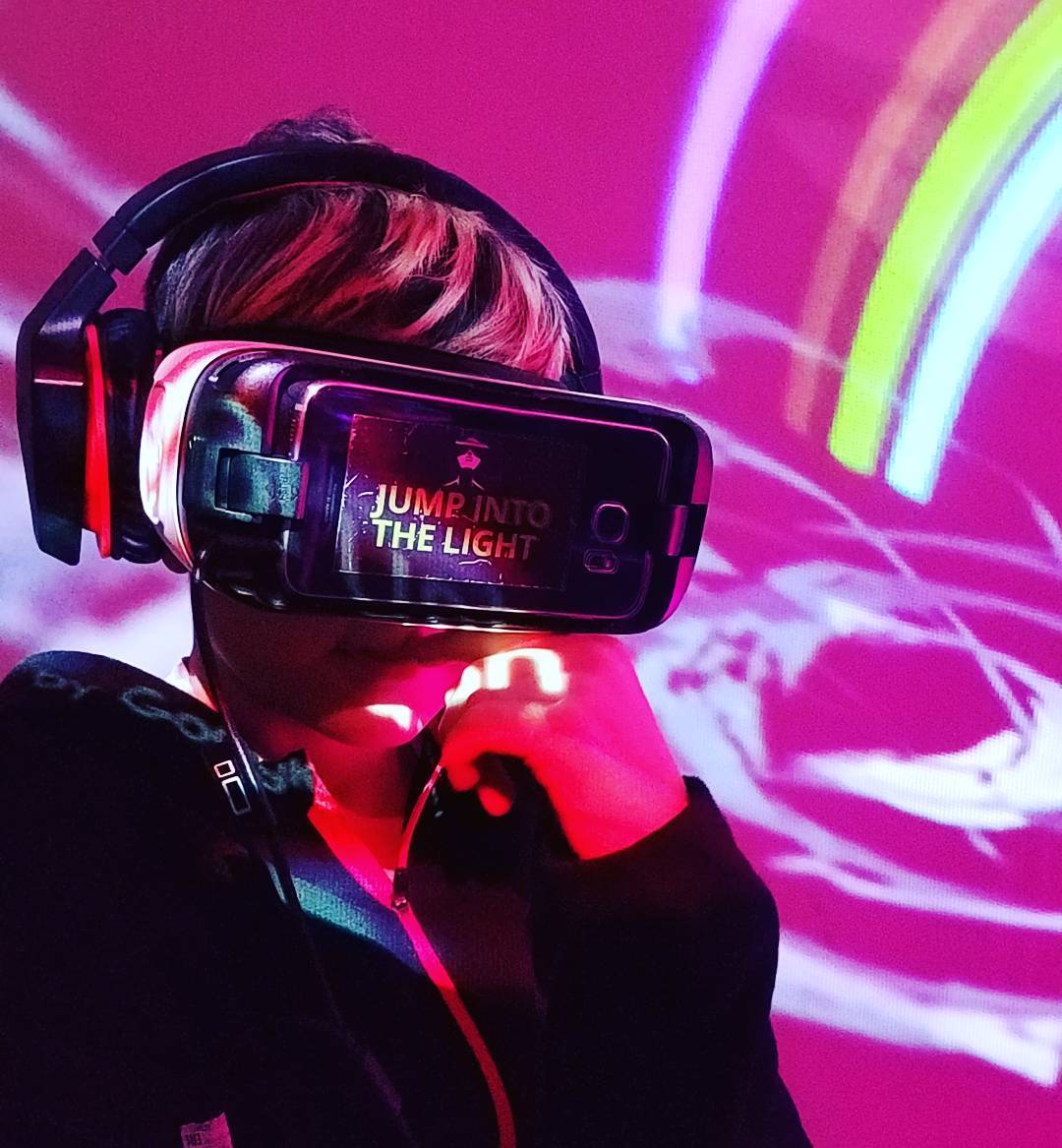 Check out what’s on the other side of the googles! 
@jumpintothelightnow 
#vrcin…