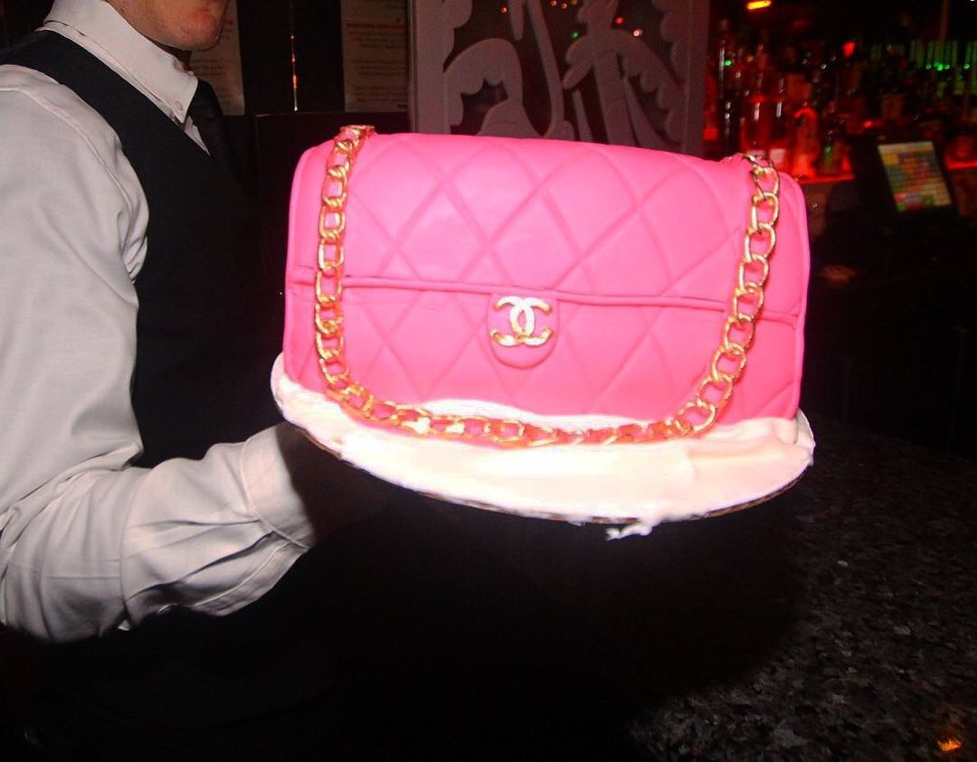 This cake looks like an actual @chanelofficial bag! Bring in your own cake to re…