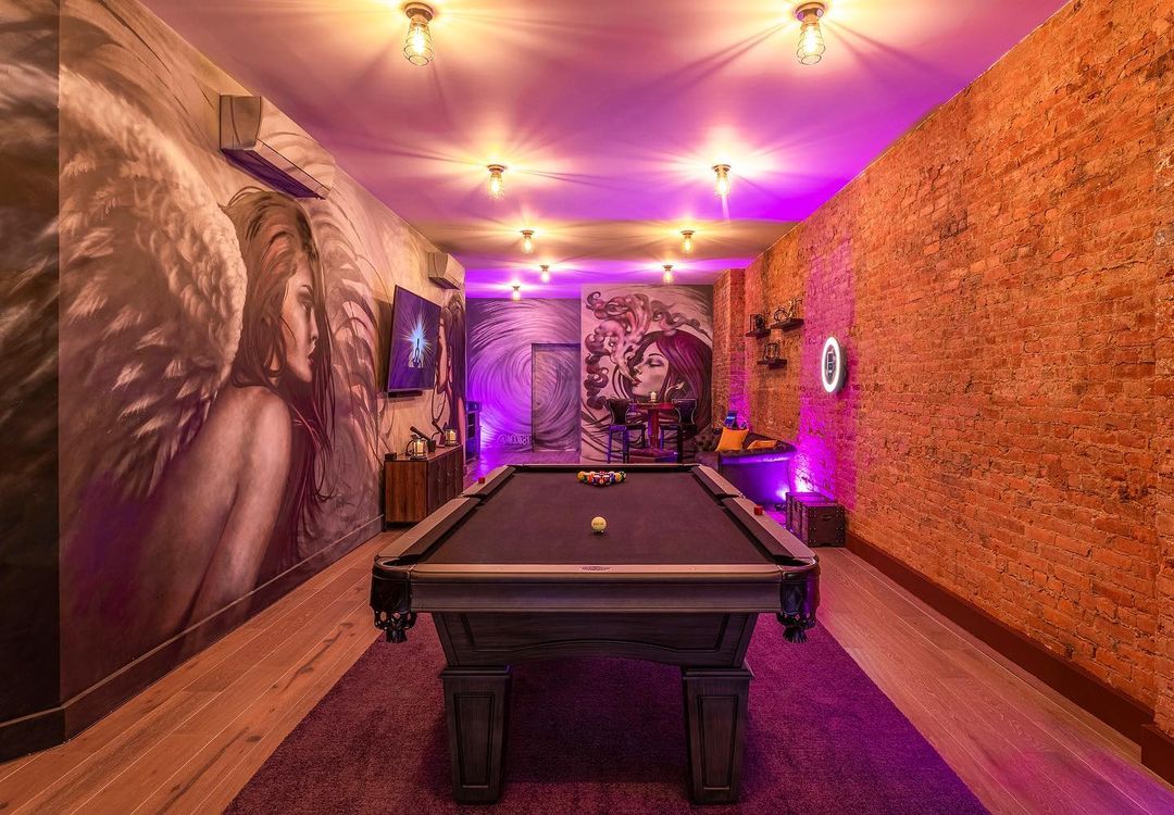 It’s Fri-YAY!  
No plans for later?  Easy fix! 
Have you heard of private lounge…